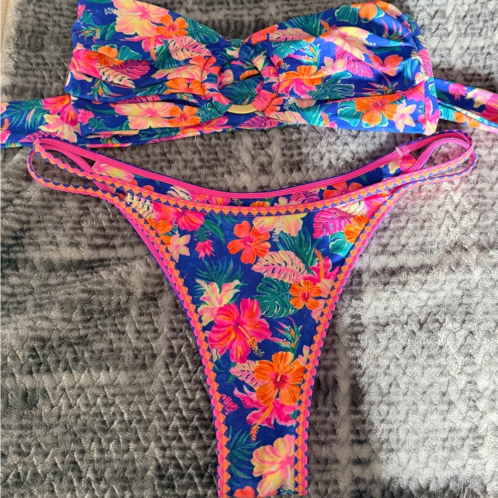 Kulani Kinis Sz Small Floral Bikini Set (2 pieces)